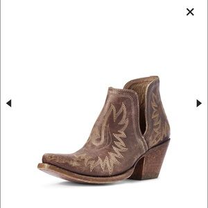 Ariat Dixon Western Boot naturally distressed Brown, women’s size 8